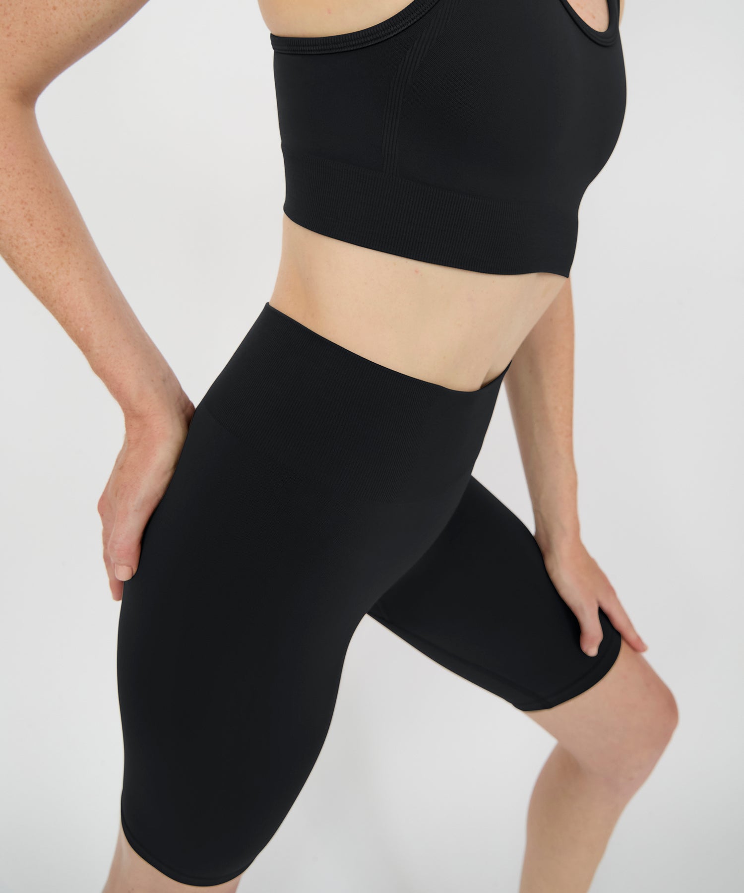 Form Movement Biker Short 6" - Black