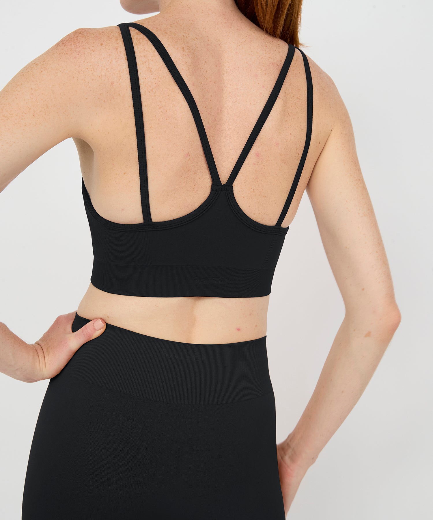 Form Movement V-Neck Bra - Black
