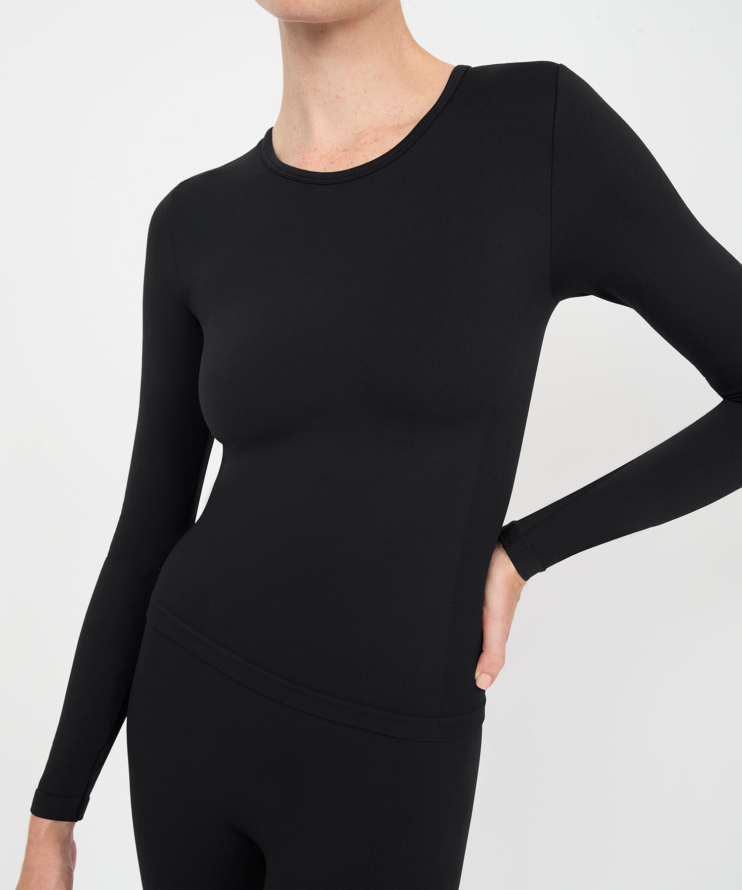 Form Movement Long Sleeve Tee - Black